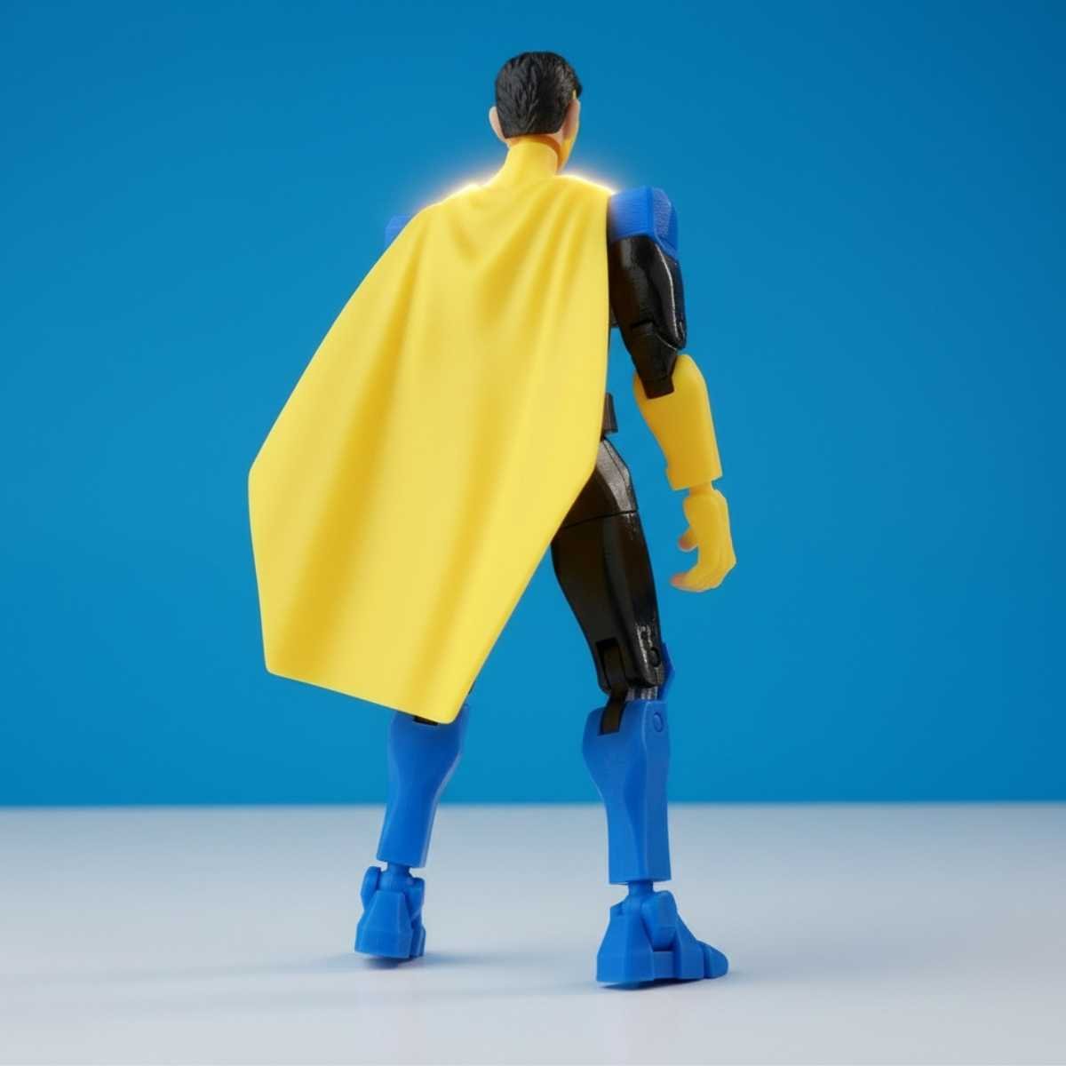 Indestructible Triple Strike Hero – Poseerbare Action Figure 13cm - Build a Titan