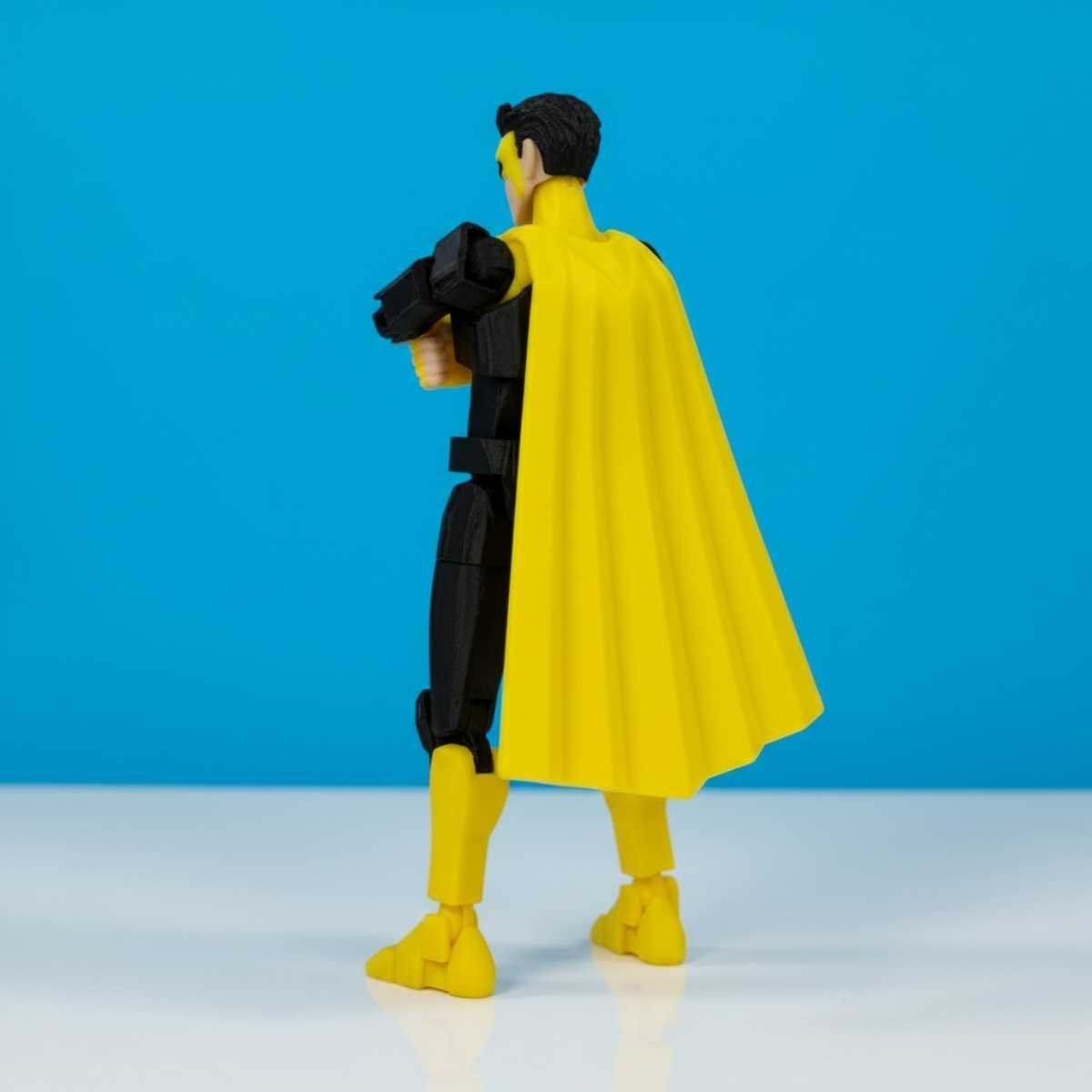 Yellow Striped Indestructible Hero – Poseerbare Action Figure 13cm - Build a Titan